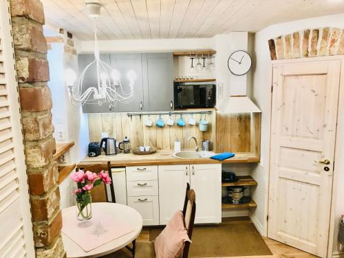 Cozy City Veerenni studio Room Type - One-Bedroom Apartment