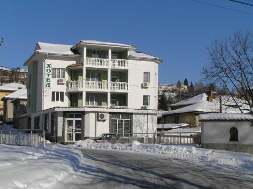 Karadzhovy Guest House - Kalofer