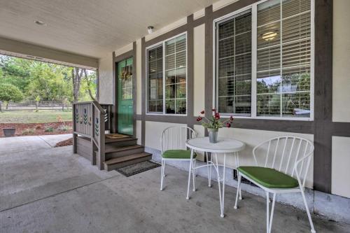 Cozy Cottage on Flower Farm with Baker Creek Views!