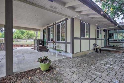 Cozy Cottage on Flower Farm with Baker Creek Views!