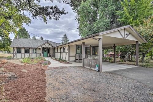 Cozy Cottage on Flower Farm with Baker Creek Views!