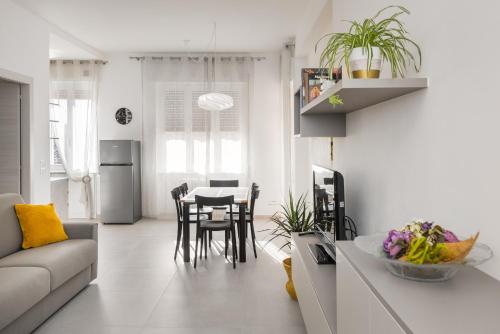 Two-Bedroom Apartment room in Civico40 Luminoso appartamento con balconi e garage privato