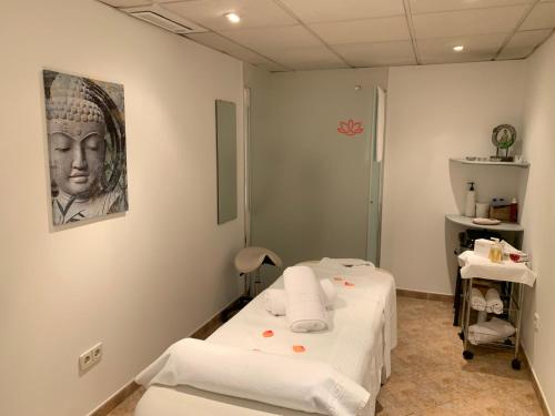 Aparthotel Monarque Sultán - image 9