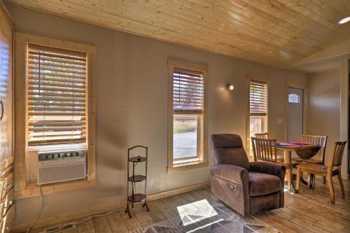 Mountain Cabin, Walk to DiningandMemorial Park! in Woodland Park, USA