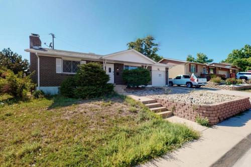 Comfortable lower unit in Denver with cozy beds