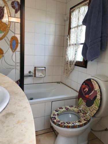 Habitacion con cocina y terraza privada ideal para una pareja en casa de artista plastica