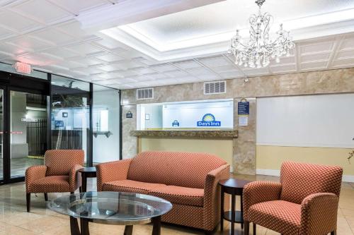 Days Inn by Wyndham St. Petersburg / Tampa Bay Area