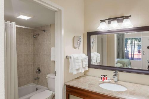 Days Inn by Wyndham St. Petersburg / Tampa Bay Area in St Petersburg, USA