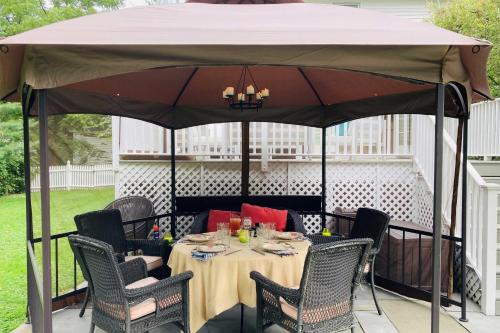 Cozy Litchfield House w/ Fenced-In Yard & Fire Pit in Litchfield