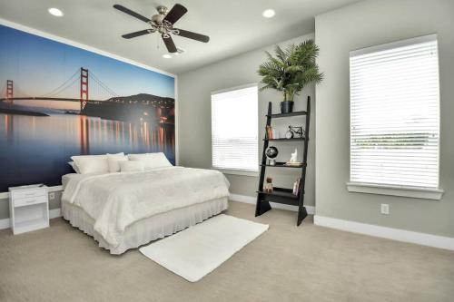 AMAZING ROOFTOP! DOWNTOWN SKYLINE VIEWS!!! SLEEPS 15