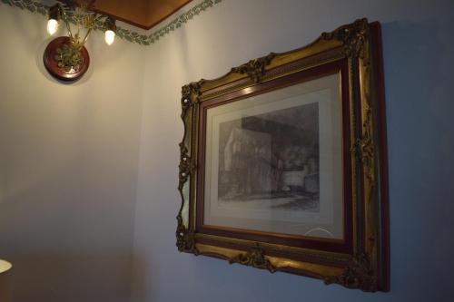 Deluxe King Room image 10