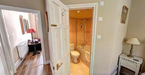 Ascot House Hotel - image 3
