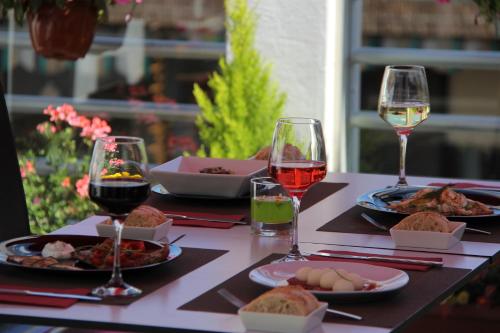 Hotel Universal - image 2