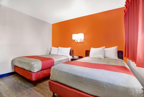 2 double beds