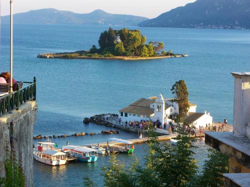 Ami's House only for WOMEN dormer in Korfu