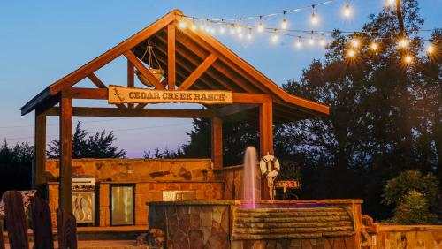 Cedar Creek Ranch-Pool, Lrg Grp, Minutes from Lake thumb 2