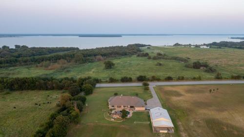 Cedar Creek Ranch-Pool, Lrg Grp, Minutes from Lake detail