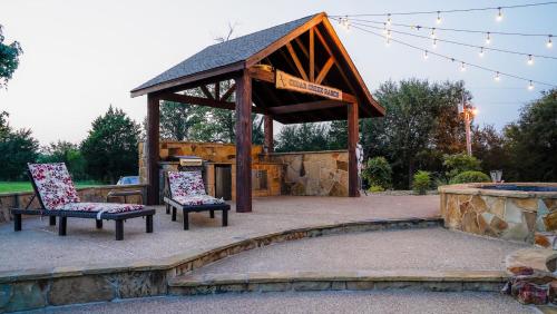 Cedar Creek Ranch-Pool, Lrg Grp, Minutes from Lake in Mesquite (TX)