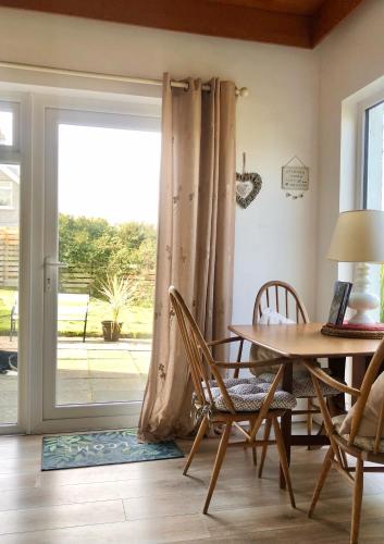 Ballygally Seaview and Garden Hideaway in 巴里加里