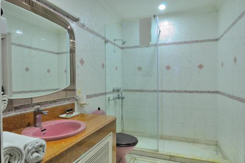 Hotel Aashiyana by Yaara Hotels - 'Couple Friendly'- 05 Mins from AIIMS