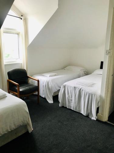 Amhurst Hotel Room Type - Triple Room with Private Bathroom
