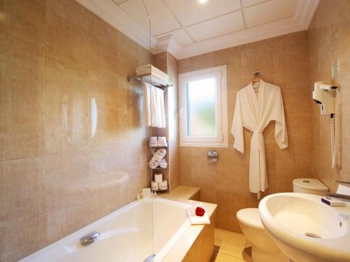 room detail thumbnail 2