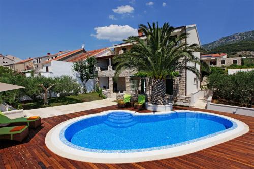 Apartments Diana - NEW heated pool – khách sạn tại Bol