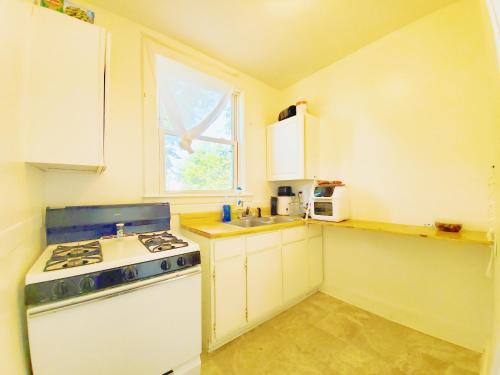 Private Room Near to Downtown Churchill Downs UofL Airport &Kentucky Expo Center in Scottsburg (IN)