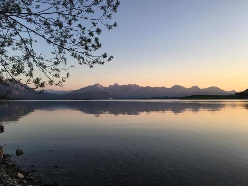 Erholsamer Traumurlaub wo auf Bergen Schlößer wachsen