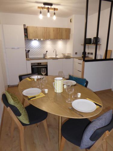 Kitchen, ALPINES 2 /pres du funiculaire et gare sncf-garage prive-terrasse sud-46m2 near Filature Arpin