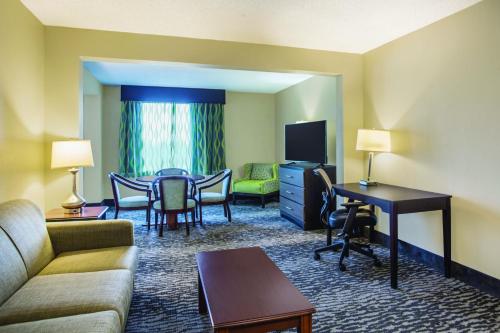 La Quinta Inn & Suites by Wyndham Clearwater South