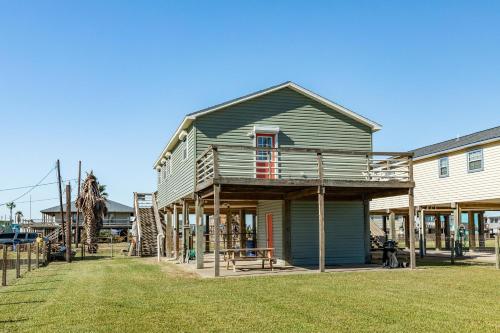 Casa de las Olas - Huge Fenced Yard, Massive Outdoor Shower, Great Breezes From Deck!