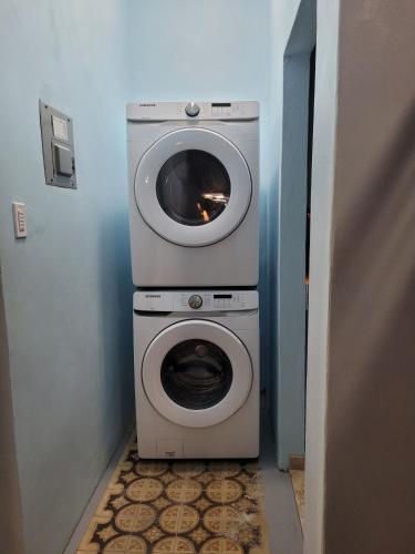 Near Beach Restaurants and Bars- sleeps up to 10 - image 10