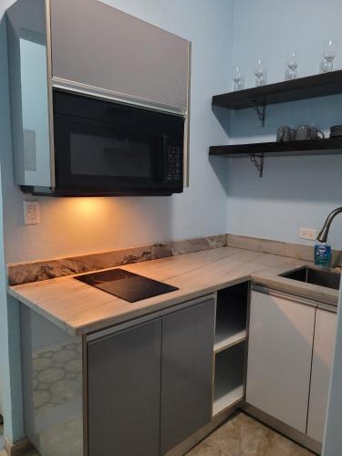 Near Beach Restaurants and Bars- sleeps up to 10 - main image