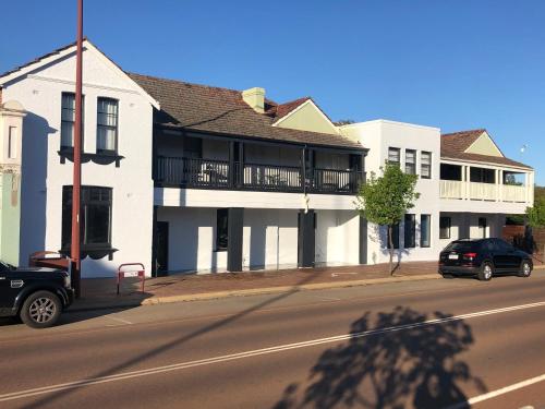 Exterior view, Toodyay Manor in Toodyay