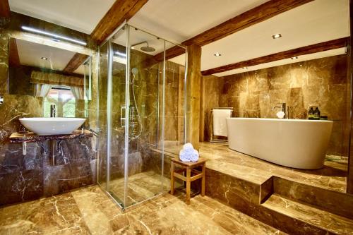 Wellness Roubenka Křižánky (Wellness Roubenka Krizanky) in เบรซินี