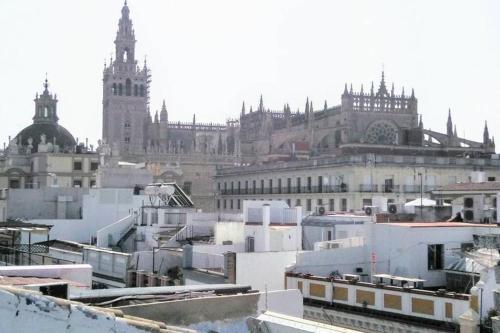  Top-notch downtown house with private rooftop terrace and parking opt in Sevilla