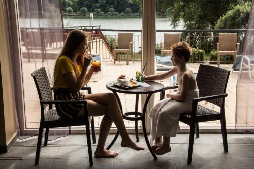 Swimming pool, To Wellness Hotel in Bank