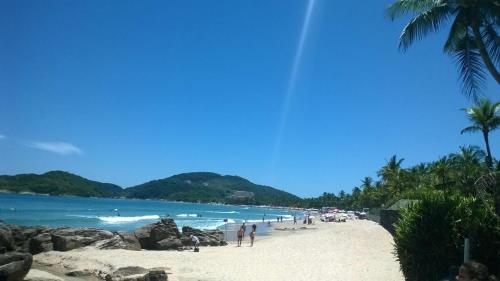 Guarujá Suites Praia de Pernambuco 2-Star Guesthouse pool