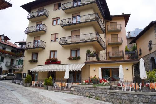  Americana, Pension in Serina bei Lenna