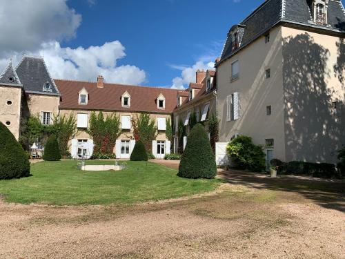 Château de Saint-Agoulin (Chateau de Saint-Agoulin) in Chaptuzat