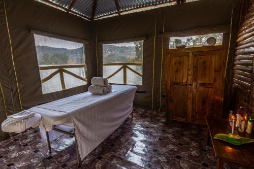 Bunyonyi Overland Resort