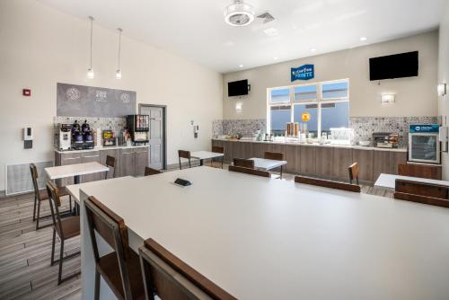 Clarion Pointe - image 8