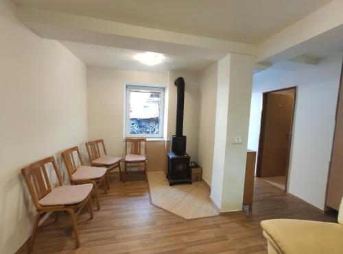 Apartmán Hulín, Chrášťany - bílý