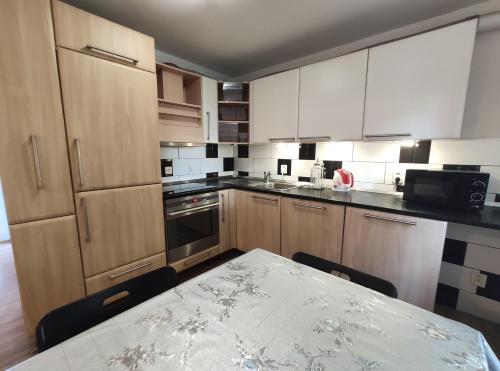 Apartmán Hulín, Chrášťany - bílý