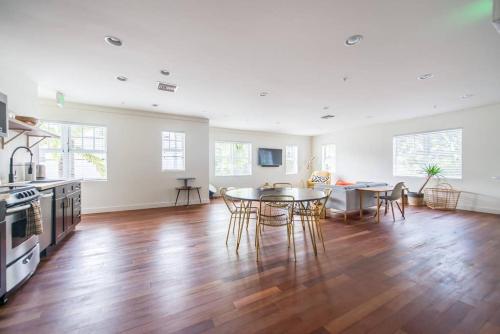 Jump Waves This HOLIDAY SEASON 2bd2ba w terrace