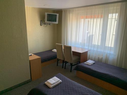 3 twin beds