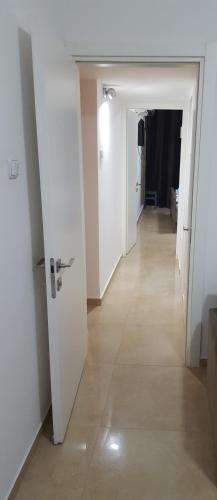Room near Sheba Medical Center, and Bar Ilan, and TLV Airport in Priemiestis/oro uostas