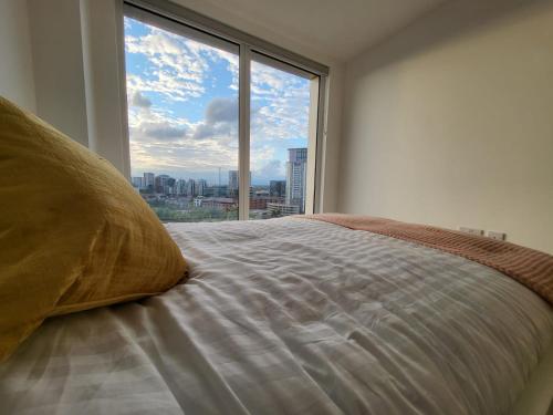 Brand new luxury 2-bed flat with stunning views