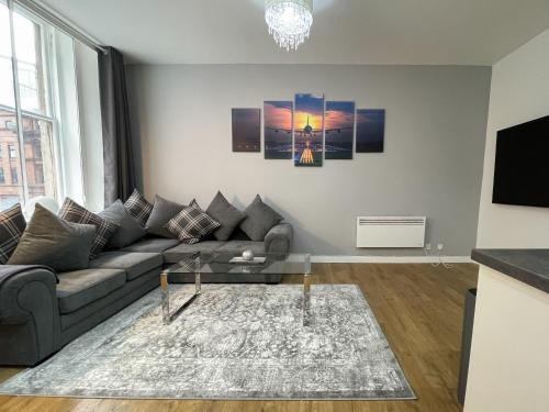 Exquisite 2br Flat Near Central Train Station, , Lanarkshire